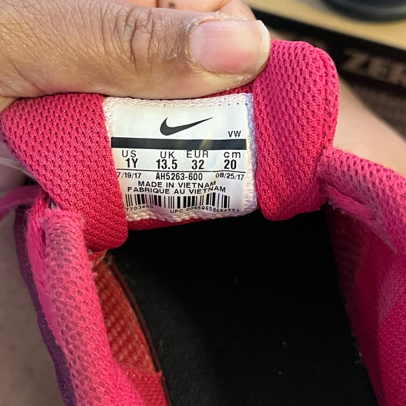 Nike - Picture 6 of 6